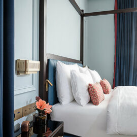 csm_ameron-frankfurt-neckarville-boutique-zimmer-junior-suite-blau-blume-radio_390010a88b