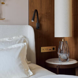 5.1 - 4-ne matt pronks messing raam + veksellüliti + grupilüliti kuldse nupuga + USB laadjapesa + must pesa