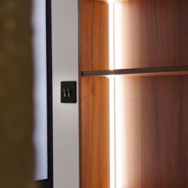 Bridge - 1-ne must alumiinium raam + grupilüliti poolmatt kroom nupuga