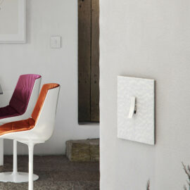 Bridge- 1-ne valge martele raam + vekselüliti pool matt kroom nupuga